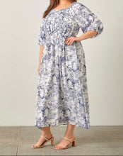 Load image into Gallery viewer, Plus Blue and White Pleated Floral Dress