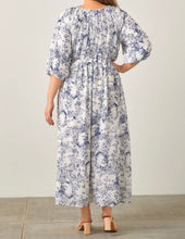 Load image into Gallery viewer, Plus Blue and White Pleated Floral Dress